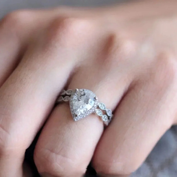 925 Sterling Silver Diamond Pear Cut Ring Pear Shaped Teardrop Ring - Picture 3 of 5